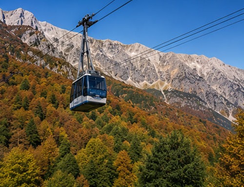 Illustration de la cabine de la Funivia del Cavallone survolant les forêts colorées de la Majella.