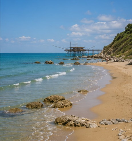 Illustration de la plage de galets de Punta Ferruccio, avec un trabocco visible sur la mer.
